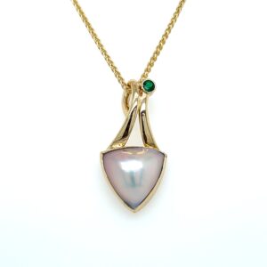 Akoya mabe pearl and emerald pendant/286425