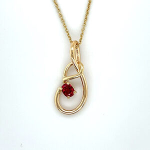 Ruby and gold pendant/2871125