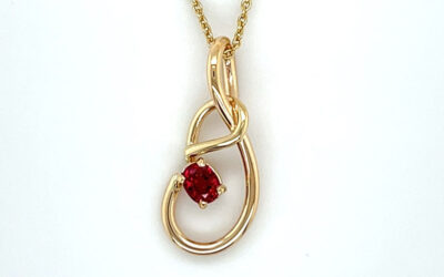 Ruby and gold pendant/2871125