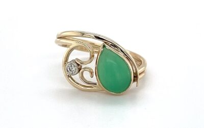 Chrysoprase and diamond scroll ring/EJ173
