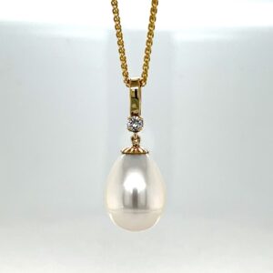 Freshwater pearl and diamond pendant/EJ175