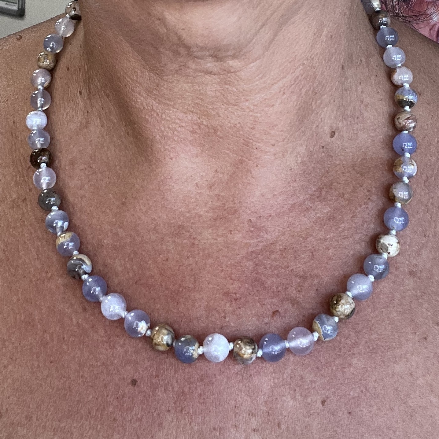 Chalcedony in matrix bead strand/282326 - Image 3