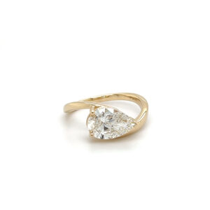 Pear shaped lab grown diamond ring/281926