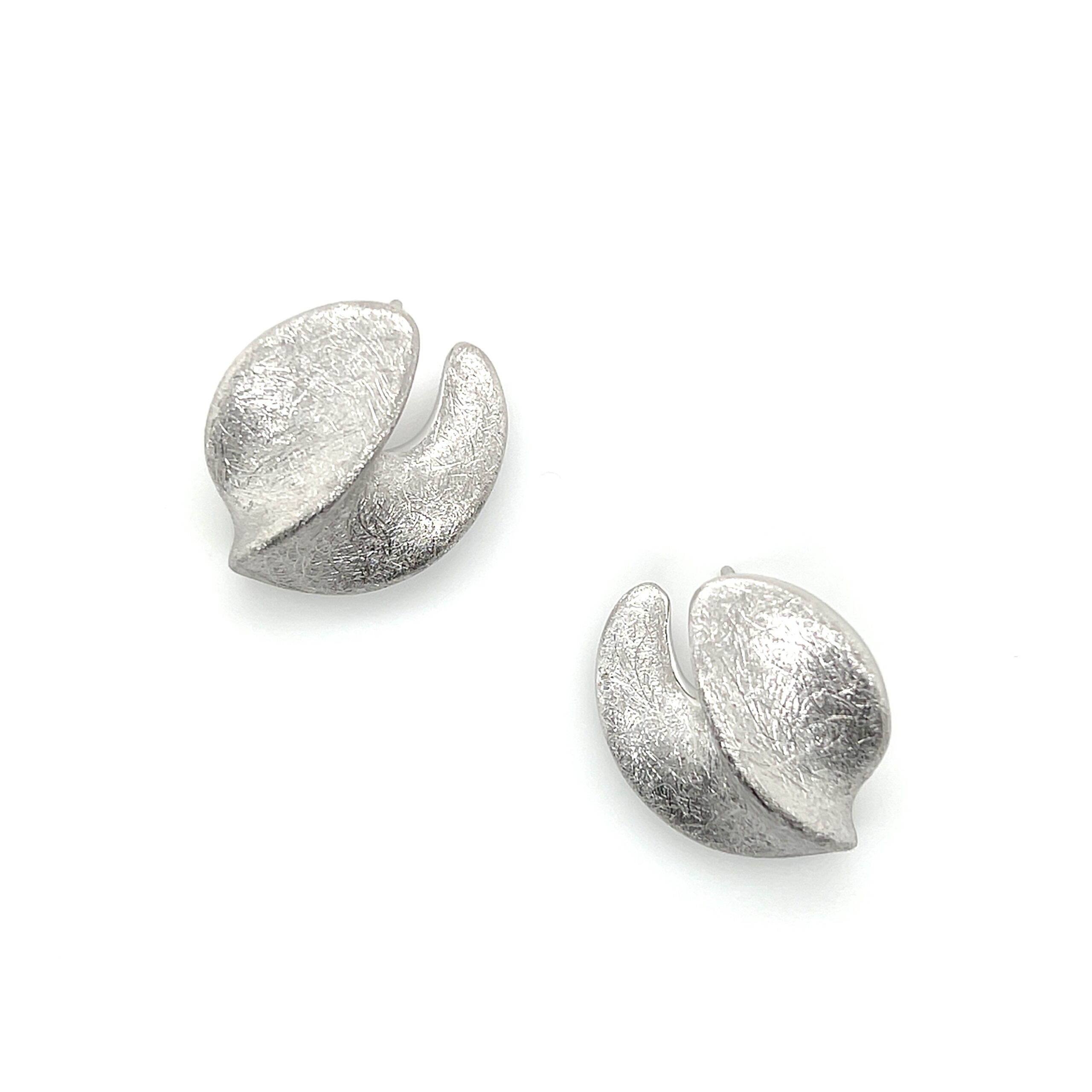 Modern etched post earrings/04-03704 - Image 2