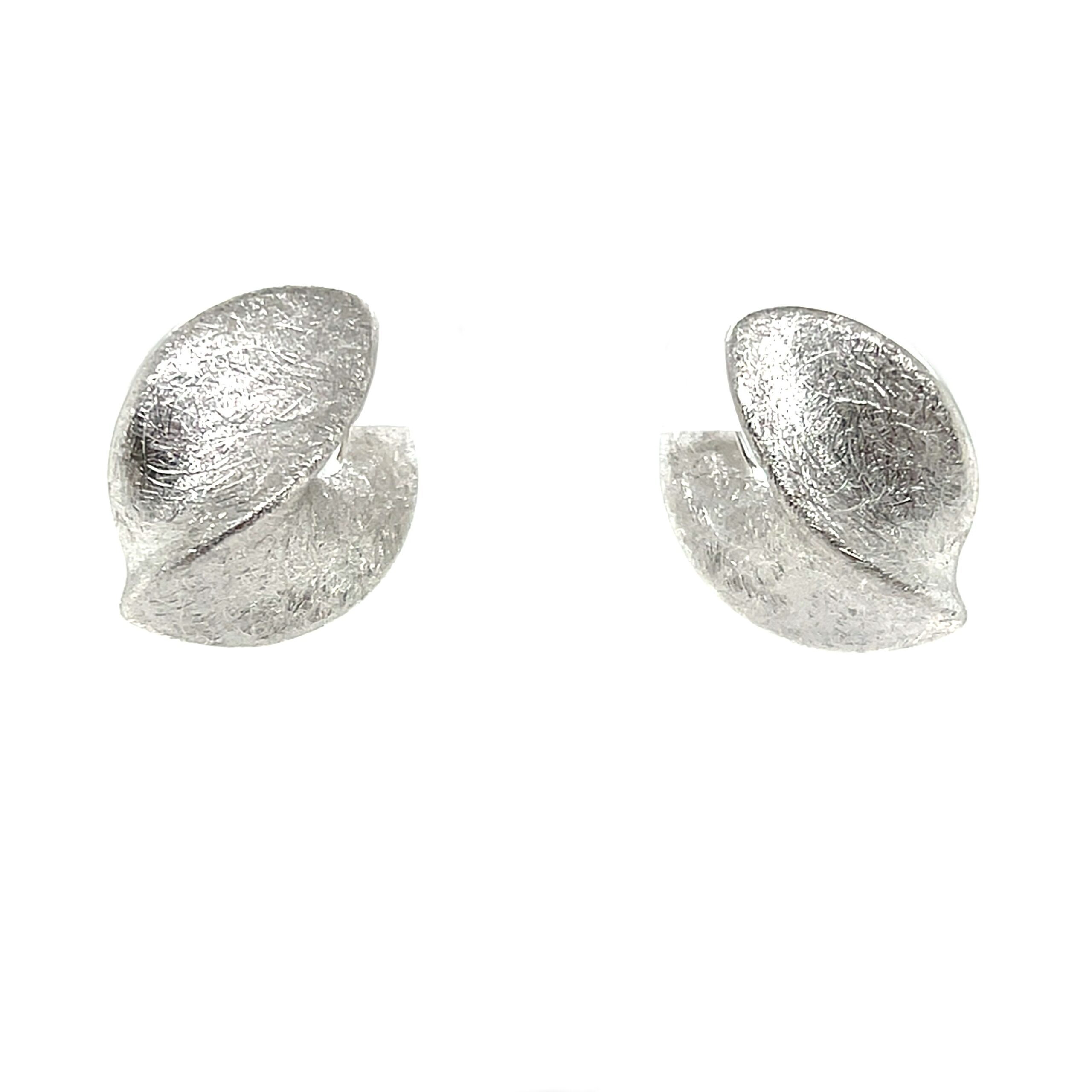 Modern etched post earrings/04-03704