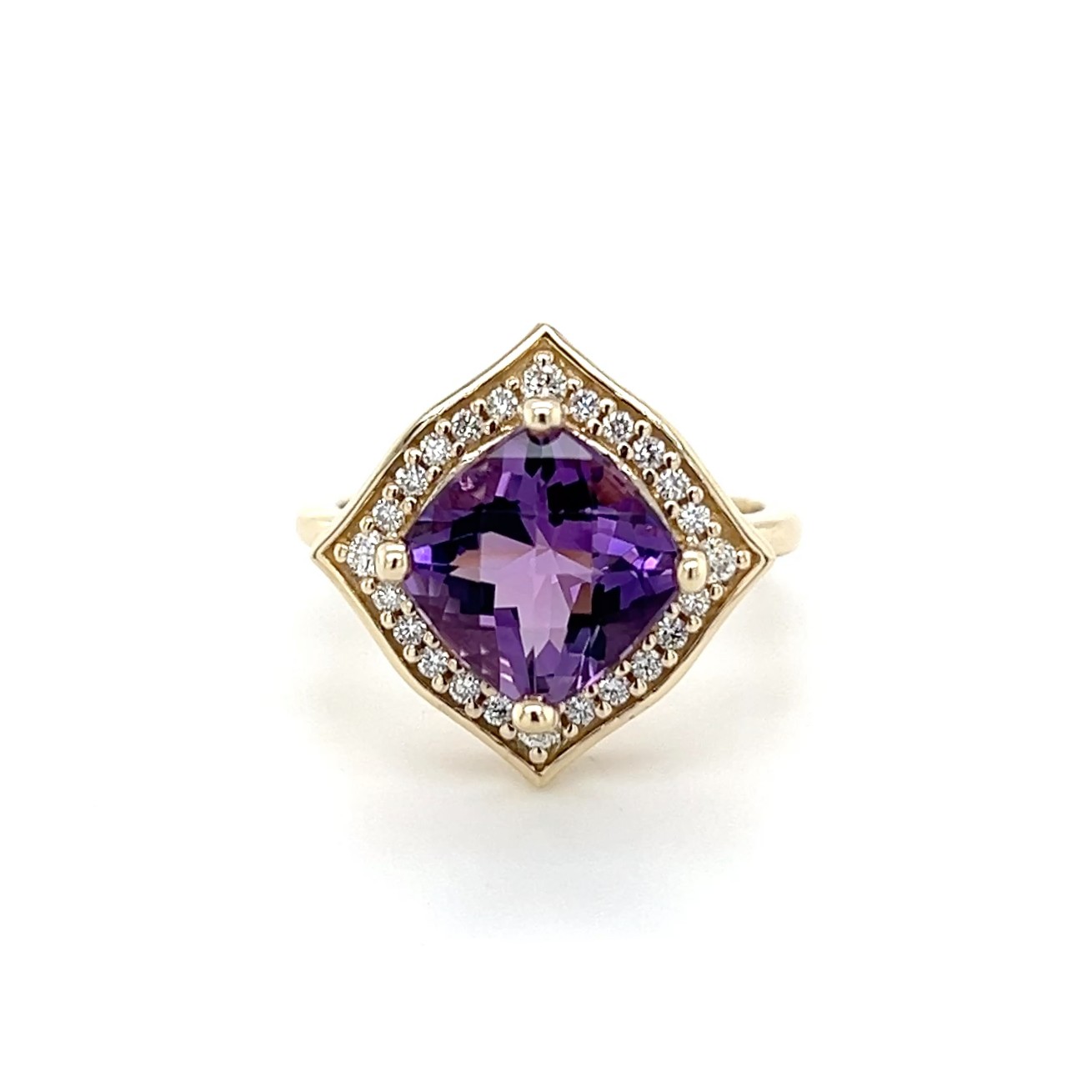 Cushion cut amethyst and diamond ring/28141026