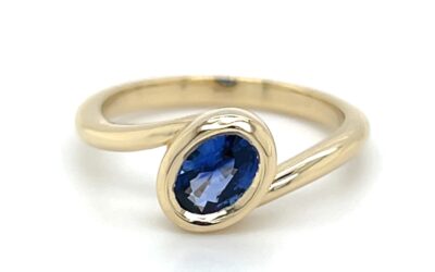 Blue sapphire offset oval ring/283926