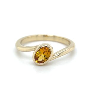 Yellow sapphire offset oval ring/284926
