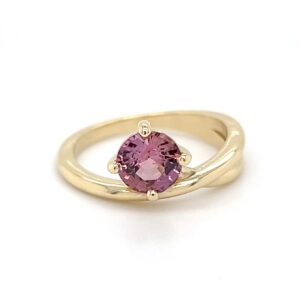 Pink sapphire ring/285926