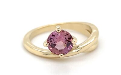 Pink sapphire ring/285926