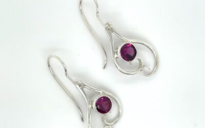 Silver and rhodolite garnet earrings/EJ197