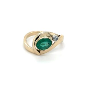 Emerald and diamond ring/EJ200