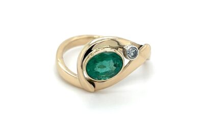 Emerald and diamond ring/EJ200