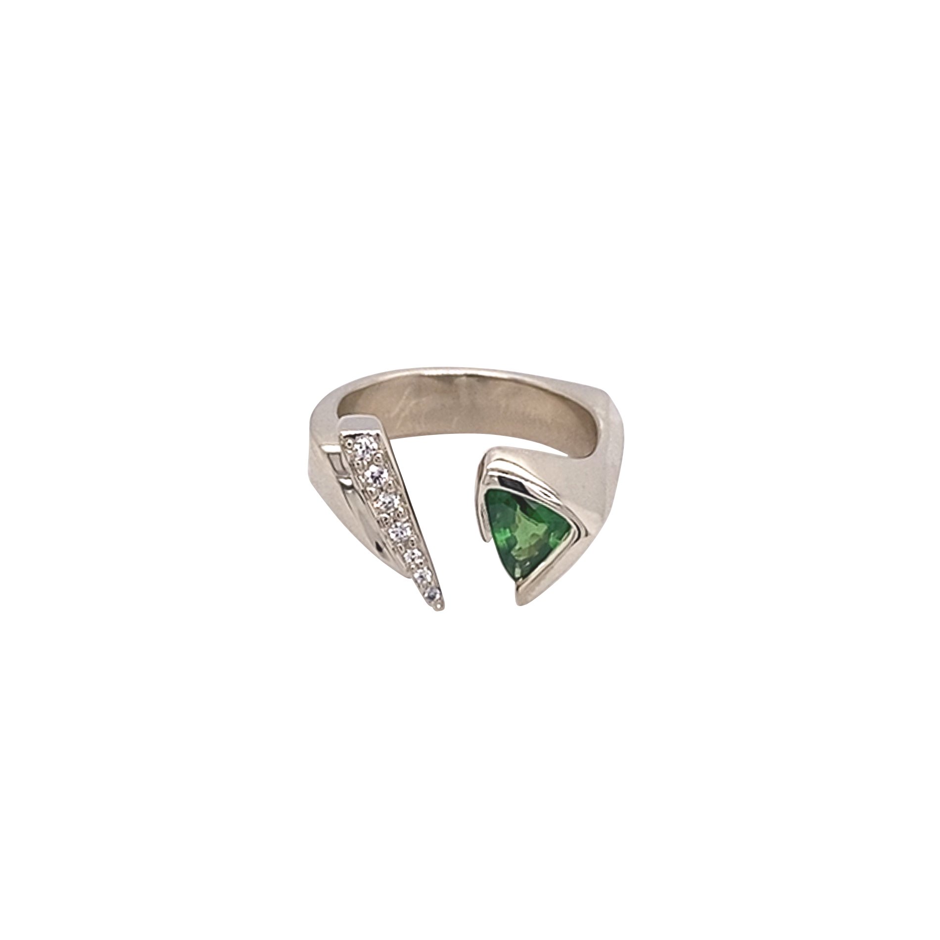 Tsavorite garnet and diamond ring/2831022