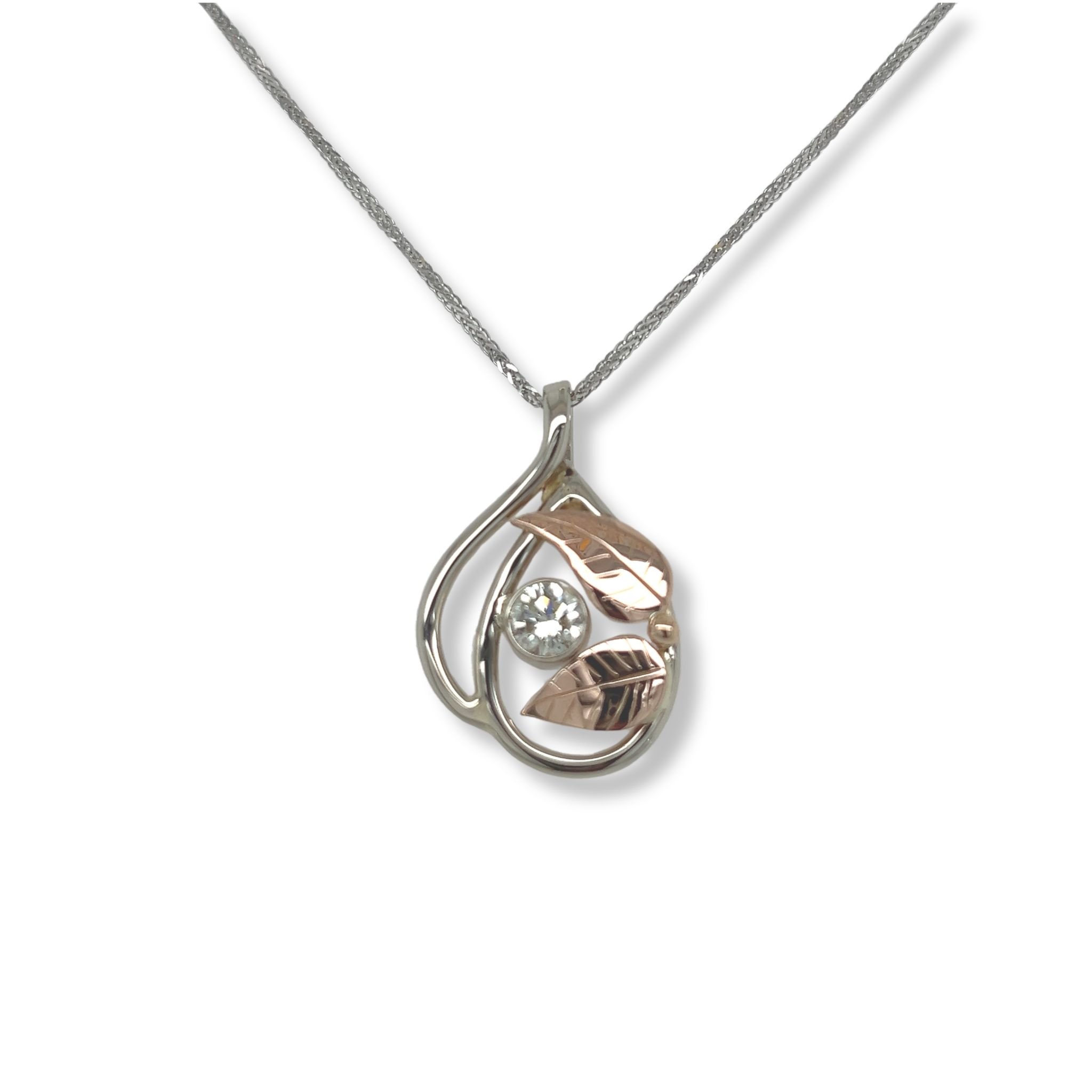 Two tone gold and diamond pendant/EJ139