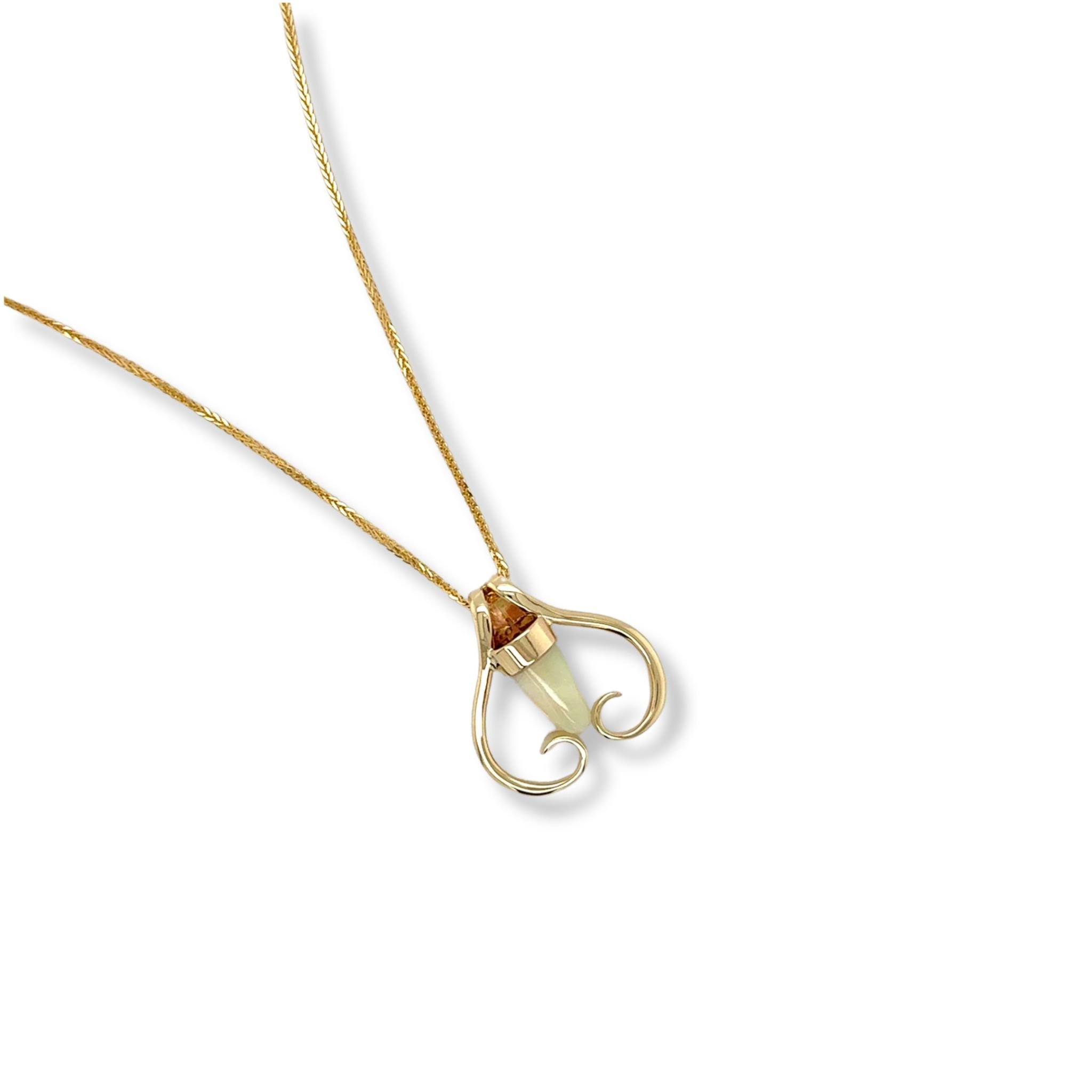 Opal and gold pendant/EJ150