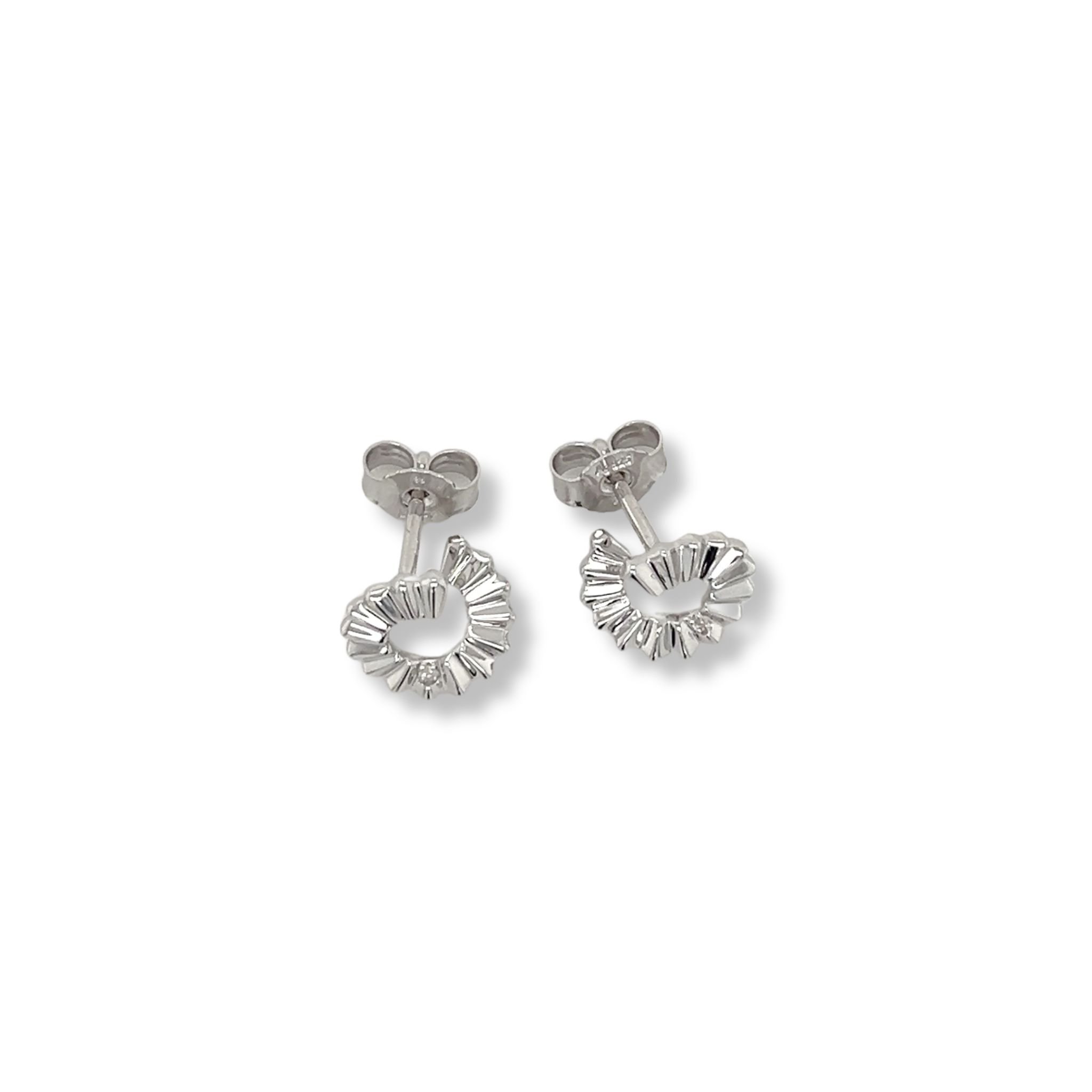 Ribbon edge offset circle post earrings/01-05693