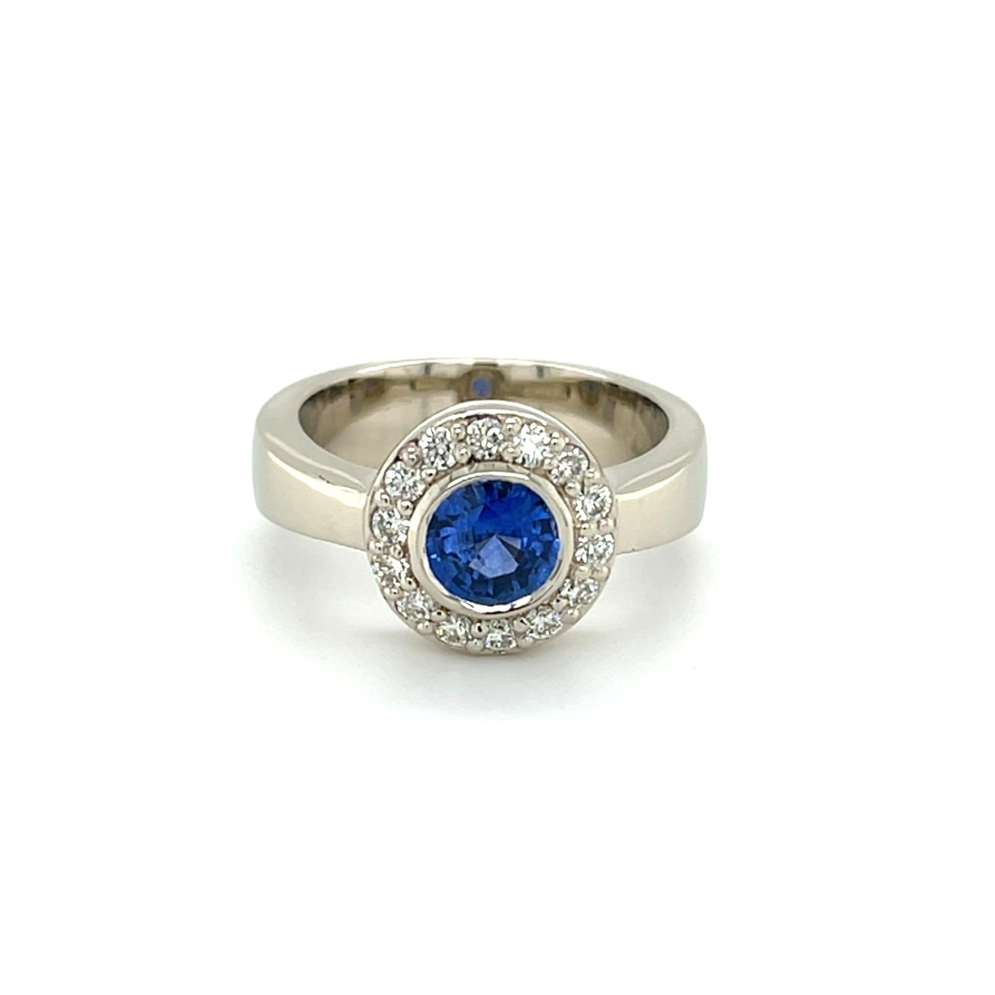 Sapphire and diamond halo ring/2821025