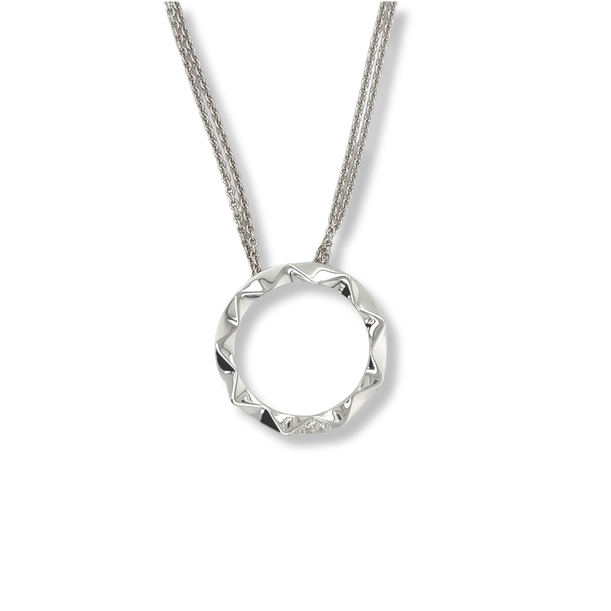 Circular silver and white sapphire pendant/31-04683